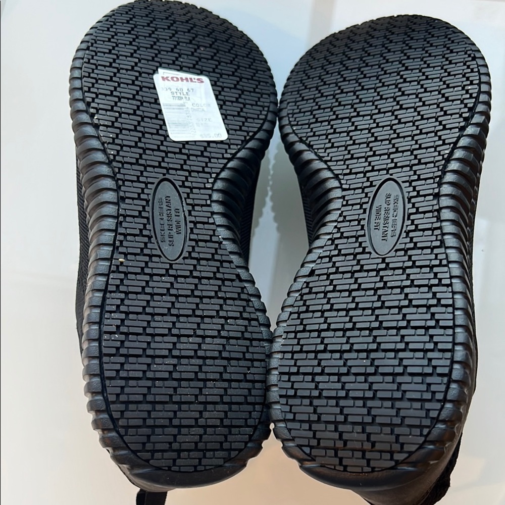 NWT Skechers Black Sneakers with Breathable Knit Design - Picture 4 of 4
